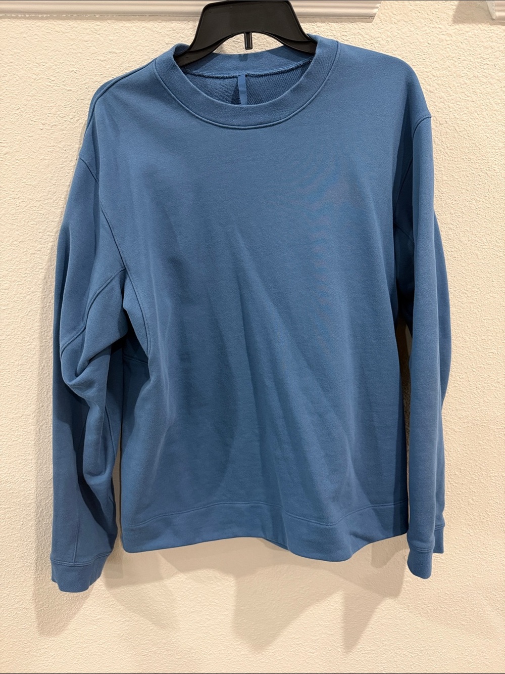 Lululemon Men's Blue Crewneck Sweatshirt